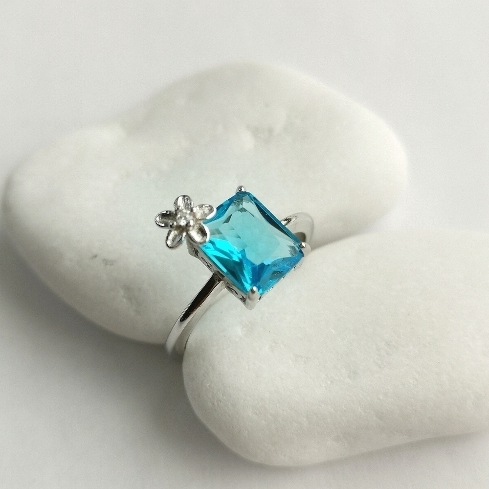 Swiss Blue Topaz and Diamond ring size 8 🆕 - Picture 3 of 5